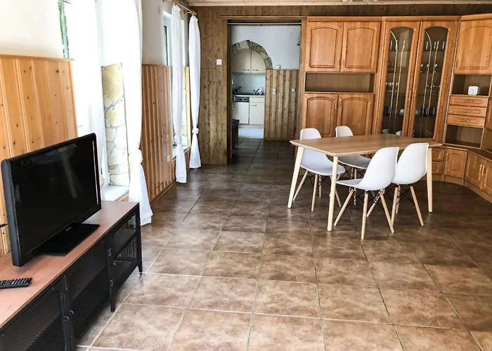 Gemuetliche In Niederpoyritz Mit Garten By Interhome Apartman *